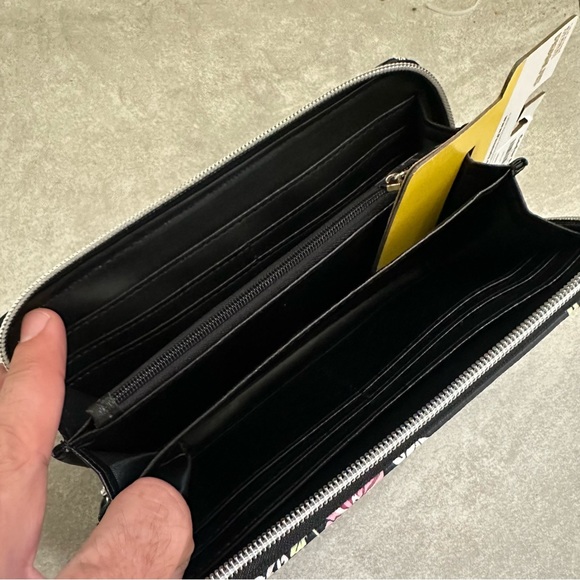 Snoopy Peanuts Wallet - Picture 3 of 4